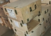 Skrzynie drewniane różne (330 szt.) - pakiet zawierający 4 poz. asort., w tym: skrzynia drewniana do petard 600x310x220 mm - 80 szt., skrzynia drewniana do trotylu 515x380x220 mm - 1 szt., skrzynia drewniana 800x600x400 mm - 165 szt., skrzynia drewniana na maski MP-5 750x580x330 mm - 80 szt. 