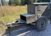 Prostownik krzemowy na przyczepie jednoosiowej 1,5 t 
