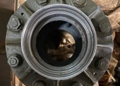 Części zamienne do samochodu STAR 660 - pakiet zawierający 15 poz. asort. (wg oddzielnego wykazu), w tym m.in.: mechanizm różnicowy 408.27.249 - 5 szt.. osłona koła zamachowego S47.11.12X - 29 szt.. piasta koła A66-27-100X - 24 szt.. półoś mostu tylnego lewa 408.27.040.3 - 12 szt. itp. 
