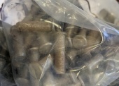 Materiały budowlane - pakiet zawierający 22 poz. asort. (wg oddzielnego wykazu), w tym m.in.: nakrętka M 8x1-5-B PN82144 - 6,932 kg. podkładki odginane różne - 55,15 kg. gwoździe budowlane różne                             - 11,85 kg itp. 