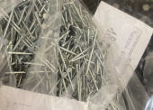 Materiały budowlane - pakiet zawierający 22 poz. asort. (wg oddzielnego wykazu), w tym m.in.: nakrętka M 8x1-5-B PN82144 - 6,932 kg. podkładki odginane różne - 55,15 kg. gwoździe budowlane różne                             - 11,85 kg itp. 