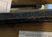 Sprzęt pożarniczy (16 szt.) - pakiet zawierający 11 poz. asort. (wg oddzielnego wykazu), w tym m.in.: gaśnica przewoźna proszkowa AP-25X ABC - 1 szt.. prądownice pianowe różnego typu - 2 szt.. prądownice wodne różnego typu - 3 szt.. zbieracz 2x75/110 - 1 szt. itp. 