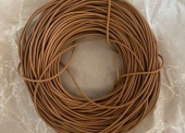 Nakrętki, nity i przewody - pakiet zawierający 10 poz. asort. (wg oddzielnego wykazu), w tym: nakrętka M 16-5-A PN82144 - 38 kg. nity różne - 620 kg. przewód LGY 1x1,5 mm² - 44 m. przewód oponowy warsztatowy OW 2x2,5 mm² - 31,50 m itp. 