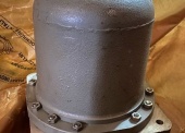 Części zamienne do podnośników typu żuraw (353 szt.) - pakiet zawierający 55 poz. asort. (wg oddzielnego wykazu), w tym m.in.: cylinder hydrauliczny ZSH-6 212-108-00 - 6 szt.. koło zębate napędzające                             OH-250-1012 - 4 szt.. koła linowe (różne rodzaje) - 48 szt.. panewka łożyska 2B 210-519-11 - 27 szt.. hamulec 17-231-41-00 - 3 szt. itp. 