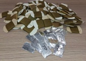 Igły i nici - pakiet zawierający 2 poz. asort., w tym: igła ręczna-8 35 mm - 950 szt.. nici kolor khaki                             (po 25 m na szpulce) - 1 200 szt. 