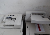 Urządzenia drukujące - pakiet zawierający 4 poz. asort. (wg oddzielnego wykazu), w tym: ploter wielkoformatowy OCE CS2436, śruba introligatorska L-20, urządzenie drukujące OCE VARIO PRINT 110 , urządzenie drukujące XEROX VERSANT 2100 