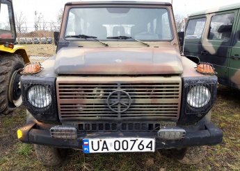 Samochod_ciezarowo-osobowy_wysokiej_mobilnosci_MERCEDES_290_GD_3.jpg 