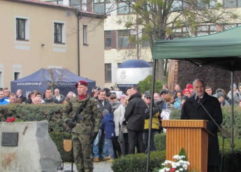 AMW na obchodach 75 rocznicy pierwszego zrzutu 