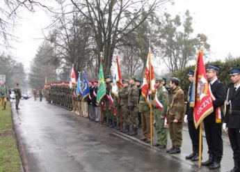 AMW na obchodach 75 rocznicy pierwszego zrzutu 