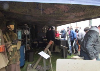 AMW na obchodach 75 rocznicy pierwszego zrzutu 