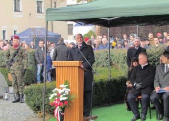 AMW na obchodach 75 rocznicy pierwszego zrzutu 