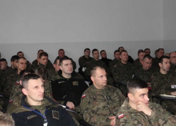 Spotkanie z przedstawicielami Oddziału Regionalnego w Warszawie Agencji Mienia Wojskowego z żołnierzami Mazowieckiego Oddziału Żandarmerii Wojskowej w dniu 09.02.2016 r. - zdjęcie 6 