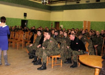 Pracownicy AMW na spotkaniu z żołnierzami w Żaganiu - zdjęcie 1 