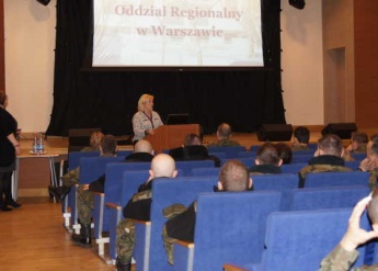 Spotkania z przedstawicielami Oddziału Regionalnego Agencji Mienia Wojskowego w Warszawie z żołnierzami I Bazy Lotnictwa Transportowego w dniu 16.03.2016 oraz I Warszawskiej Brygady Pancernej w dniu 18.03.2016r. - zdjęcie 3 