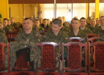Spotkanie z przedstawicielami Oddziału Regionalnego Agencji Mienia Wojskowego w Warszawie z żołnierzami 9 Brygady Wsparcia Dowodzenia Dowództwa Generalnego RSZ w Białobrzegach w dniu 23.03.2016r. - zdjęcie 3 