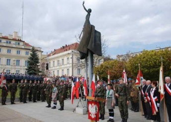Przedstawiciele AMW na obchodach Dnia Flagi  RP oraz Święta Konstytucji 3 Maja - zdjęcie 1 