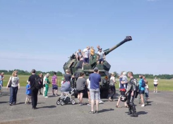 Piknik Lotniczy i Święto 49 Bazy Lotniczej w Pruszczu Gdańskim - zdjęcie 1 
