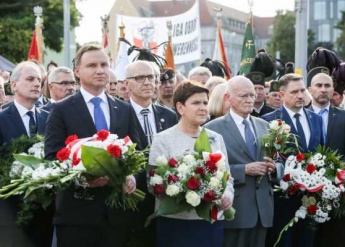 Przedstawiciele Oddziału Regionalnego AMW w Gdyni na obchodach 36 rocznicy Porozumień Sierpniowych. - zdjęcie 5 