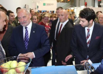 Minister obrony narodowej na stoisku AMW podczas MSPO 2016 - zdjęcie 4 