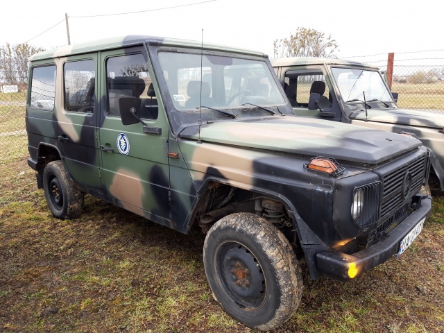 Samochod_ciezarowo-osobowy_wysokiej_mobilnosci_MERCEDES_290_GD_2.jpg 