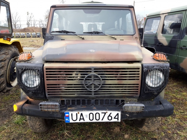 Samochod_ciezarowo-osobowy_wysokiej_mobilnosci_MERCEDES_290_GD_3.jpg 