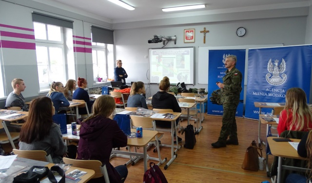 Szkola_Techniczna_BZDZ_Aleksandrow_Kujawski_fot._AMW_w_Bydgoszczy.jpg 