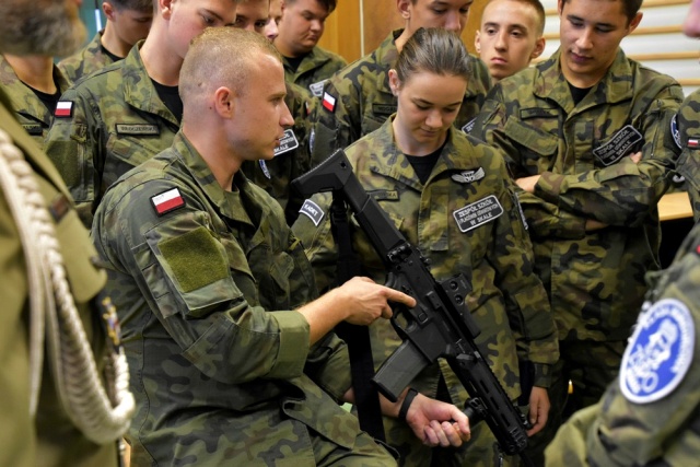 Zespol_Szkol_i_Placowek_Oswiatowych_Skala_fot._OR_AMW_w_Krakowie.jpg 