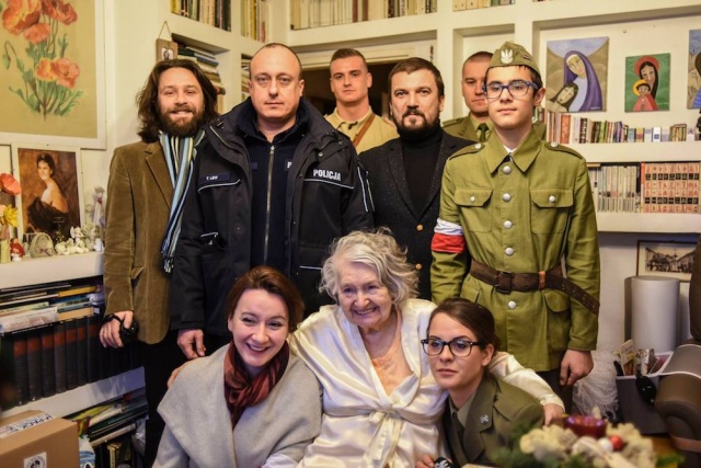 AMW_po_raz_kolejny_zaangazowala_sie_w_akcje_Paczka_dla_bohatera_W_2016_roku_pracownikom_Agencji_udalo_sie_przygotowac_ponad_250_paczek._fot._OR_AMW_w_Szczecinie.jpg 