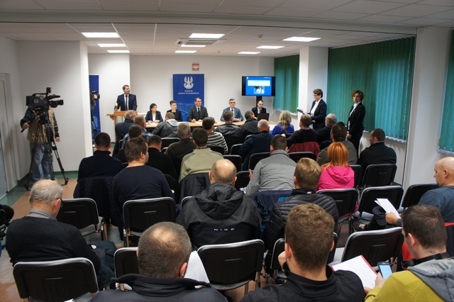 Licytacje_gdynskiego_oddzialu_AMW_cieszyly_sie_sporym_zainteresowaniem_mediow._OR_AMW_w_Gdyni.jpg 