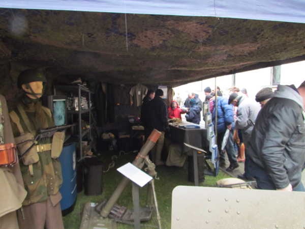 AMW na obchodach 75 rocznicy pierwszego zrzutu 
