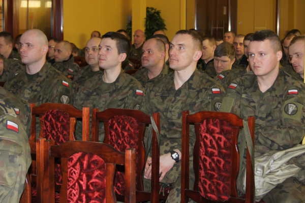 Spotkanie z przedstawicielami Oddziału Regionalnego Agencji Mienia Wojskowego w Warszawie z żołnierzami 9 Brygady Wsparcia Dowodzenia Dowództwa Generalnego RSZ w Białobrzegach w dniu 23.03.2016r. - zdjęcie 4 