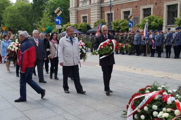 Przedstawiciele AMW na obchodach Dnia Flagi  RP oraz Święta Konstytucji 3 Maja - zdjęcie 5 
