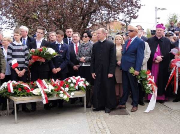Przedstawiciele AMW na obchodach Dnia Flagi  RP oraz Święta Konstytucji 3 Maja - zdjęcie 6 