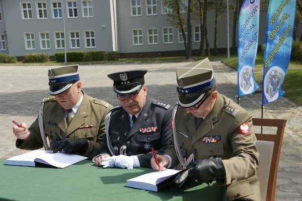 Uroczystość przekazania obowiązków Komendanta 6 Wojskowego Oddziału Gospodarczego - zdjęcie 3 