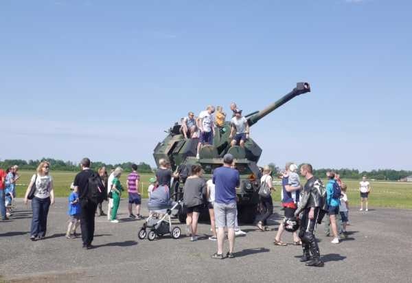 Piknik Lotniczy i Święto 49 Bazy Lotniczej w Pruszczu Gdańskim - zdjęcie 1 