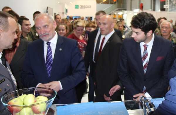 Minister obrony narodowej na stoisku AMW podczas MSPO 2016 - zdjęcie 4 