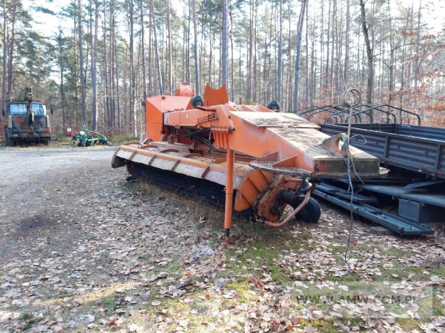 Oczyszczarka lotniskowa hydrauliczna holowana OLH-4500A 