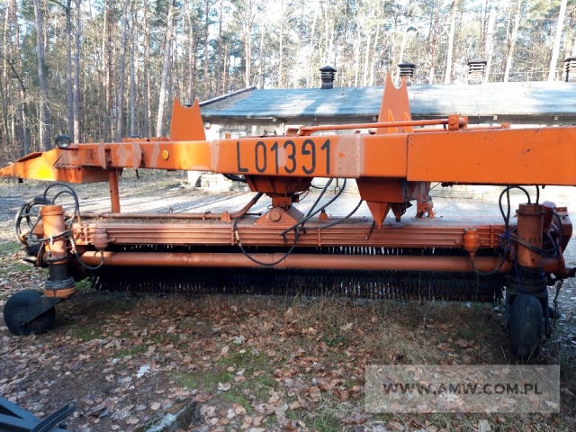 Oczyszczarka lotniskowa hydrauliczna holowana OLH-4500A 