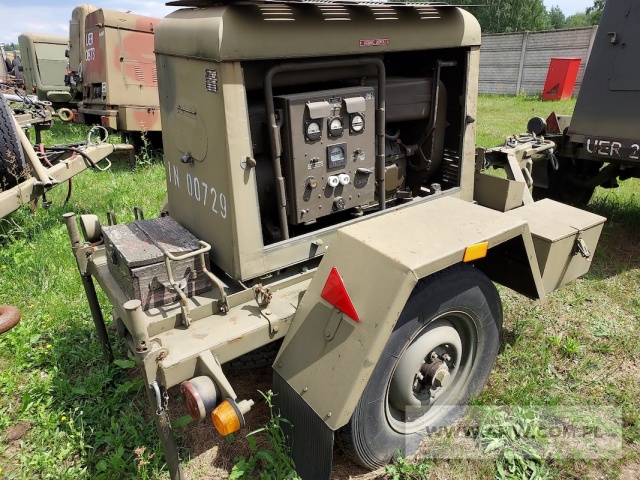 Elektrownia oświetleniowa EO-4 (z częściowym wyposażeniem) z PAB-4-1-230-P (4 kW, 230 V, 50 Hz) na przyczepie 1-os (ładowność 0,5 t) 