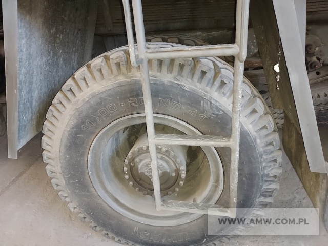 Żuraw samochodowy R-101 na samochodzie JELCZ 325 (udźwig 10 t) 