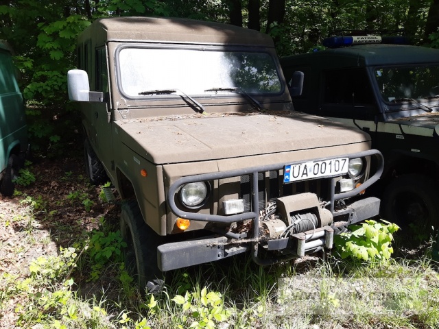 Samochód ciężarowo-osobowy wysokiej mobilności HONKER 2000 