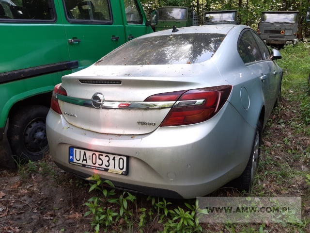 Samochód osobowy OPEL INSIGNIA COSMO 1.6T ECOTEC (powypadkowy, rozbity lewy przód samochodu oraz uszkodzony tylny zderzak) 