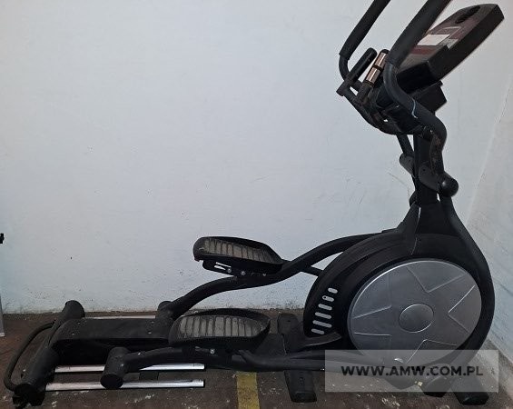Sprzęt sportowy - pakiet zawierający 4 poz. asort. w tym: maszyna eliptyczna EVO CARDIO EL 600 - 1 kpl., rower poziomy RC 2000 - 1 kpl., prostownik selenowy BZM-24/66 - 1 szt., rower stacjonarny SPORTSART C572U - 1 kpl. 