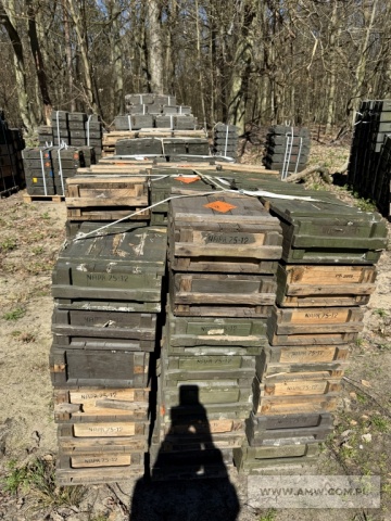 Skrzynie drewniane (łącznie 3 824 szt.) - pakiet zawierający 7 poz. asort., w tym: do nabojów ćwiczebnych 120x570 1 200x220x260 mm - 440 szt., do granatów ręcznych 490x410x190 mm - 696 szt., do nabojów moździerzowych 98 985x230 mm - 350 szt., do nabojów moździerzowych 120 965x385x250 mm - 550 szt., do nabojów 57 S-60 640x590x210 mm - 194 szt., do amunicji strzeleckiej - 800 szt., do nabojów PG-7 880x450x265 mm - 794 szt. 
