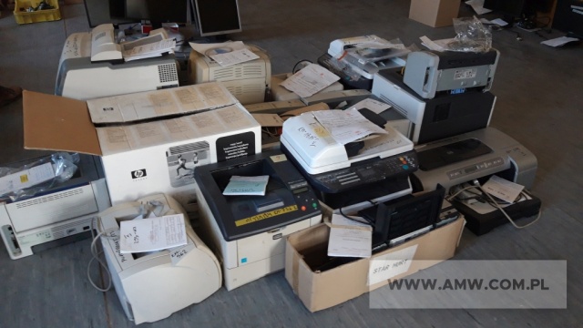 Sprzęt elektroniczny - pakiet zawierający 367 poz. asort. (wg oddzielnego wykazu), w tym m.in.: kamery komputerowe, komputery (bez dysków twardych), monitory, zasilacze UPS, drukarki itp. 
