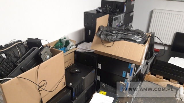 Sprzęt elektroniczny - pakiet zawierający 100 poz. asort. (wg oddzielnego wykazu), w tym m.in.: zasilacze UPS, notebooki oraz komputery (bez dysków twardych), drukarki itp. 