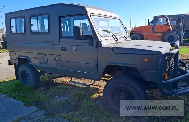 Samochód ciężarowo-osobowy wysokiej mobilności HONKER 2000 (z wciągarką) 