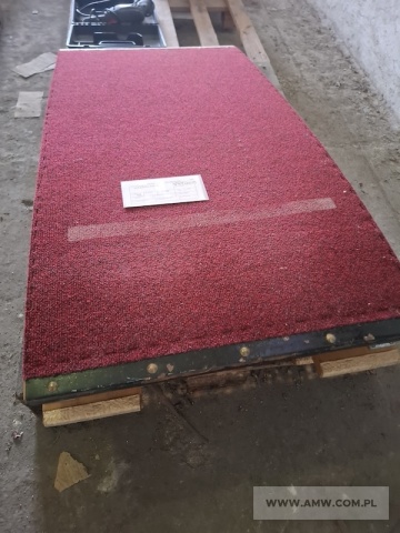 Sprzęt sportowy – pakiet zawierający 3 poz. asort. (wg oddzielnego wykazu), w tym: odskocznia – 1 szt., siatka do siatkówki z dwoma słupkami – 1 kpl., tarcza treningowa na ramię mała – 5 szt. 