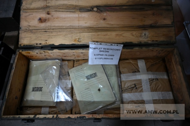 Zestawy remontowe - pakiet zawierający 4 poz. asort. w tym: zestaw ZRS-02 PAB-2-1/230 - 1 kpl., komplet remontowy średni do PAD-16-3/400 - 5 kpl., komplet remontowy średni silnika S-101 - 2 kpl., komplet remontowy średni 0,5/PAD-16-3/400 - 3 kpl. 