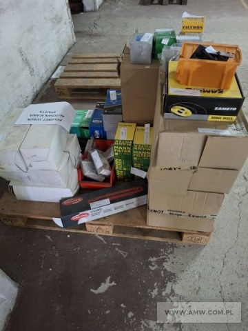 Części zamienne do pojazdów różnych marek, w tym m.in.: SCANIA, LUBLIN - pakiet zawierający 18 poz. asort. (wg oddzielnego wykazu), w tym m.in.: filtry paliwa, filtry oleju, okulary ochronne itp. 